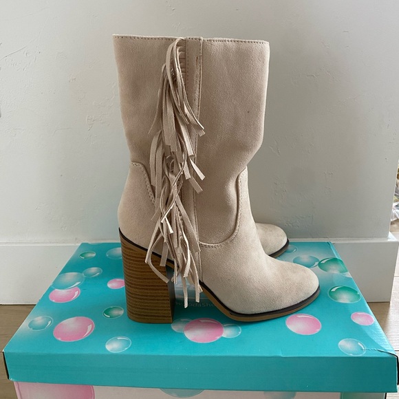 Soda Nelly Beige Fringe Suede Western cowgirl Block Heel Boots Women's Size 7.5 - Picture 5 of 10